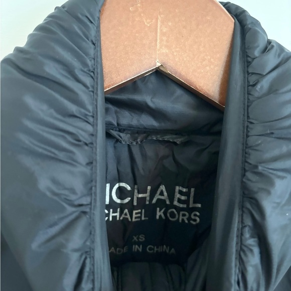 Michael kors black puffer vest size XS - Picture 2 of 4